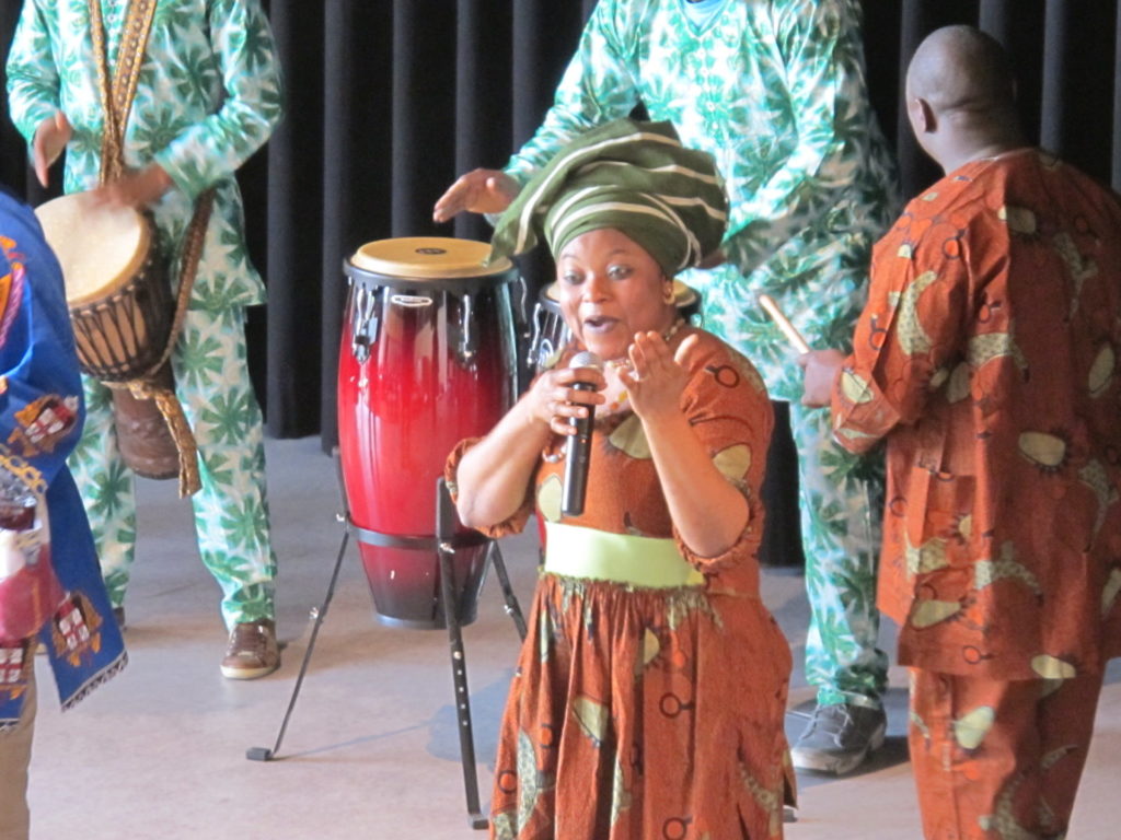 Besucher beim Afrikafest in Rabenstein