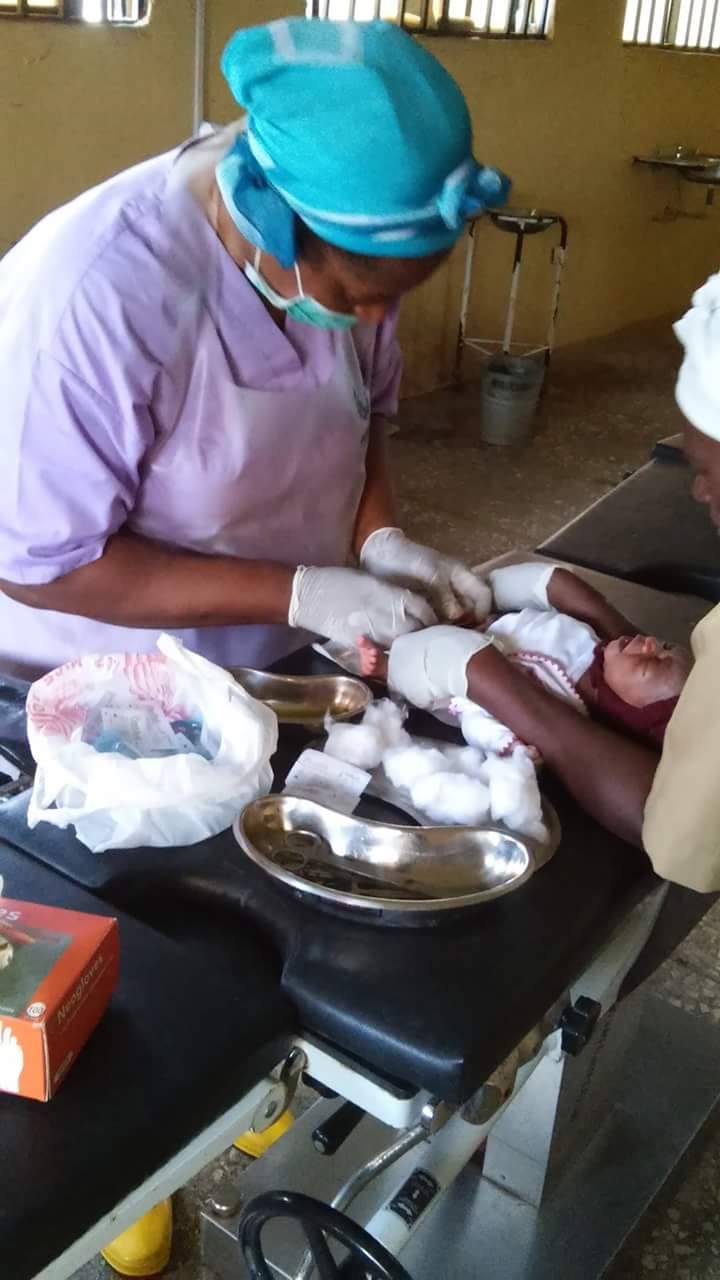 Dr. Joyce Ezeugo rettet Baby