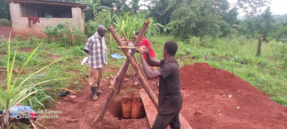 Brunnenbau am Gelände  des Waisenhauses in Entebbe/Uganda mit Unterstützung von HIFA