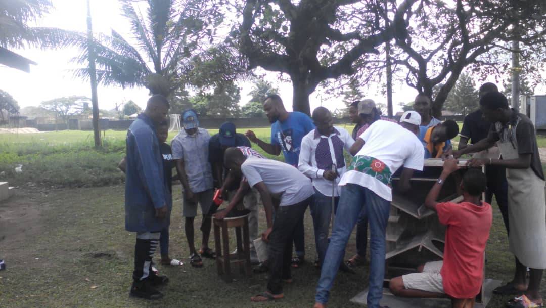 Bild eines Akustiklabors im HIFA SPC Skills Acquisition Center in Ikot Ansa, Calabar. Auszubildende erlernen hier Kenntnisse über Schall, Raumakustik und den Umgang mit akustischen Materialien.